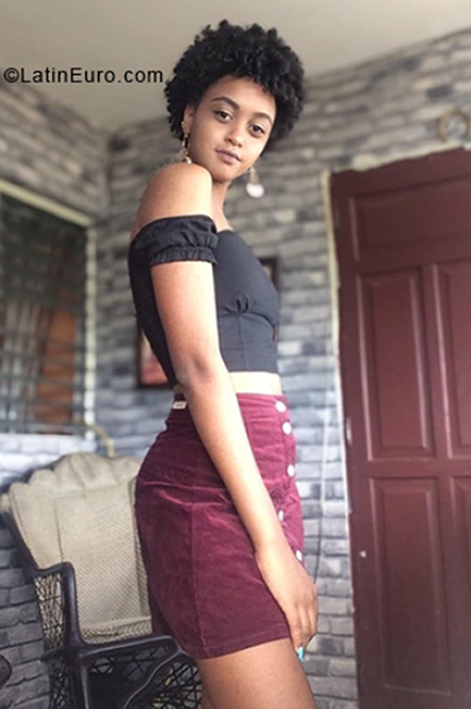 Date this athletic Dominican Republic girl Rachel from Santo Domingo Oeste DO40324