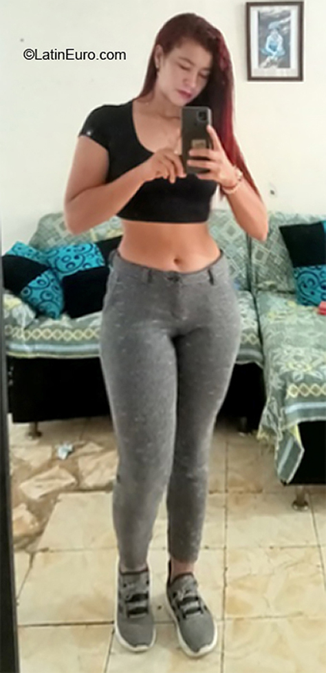Date this tall Colombia girl Angie from Cali CO31040