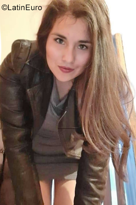Date this happy Peru girl Vanesa from Cusco PE1942