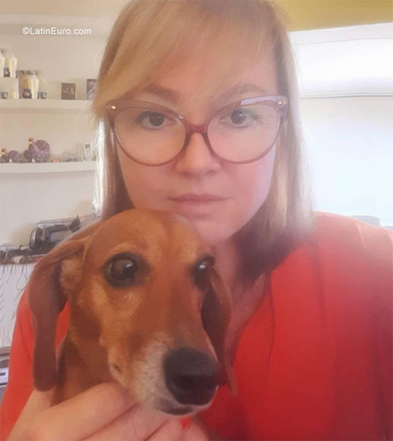Date this pretty Brazil girl Lenia from Porto Alegre BR11542