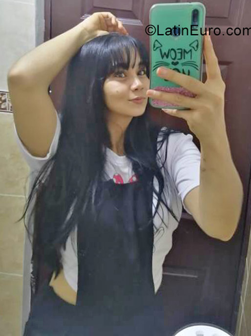 Date this athletic Colombia girl Martina from Cartagena CO31075