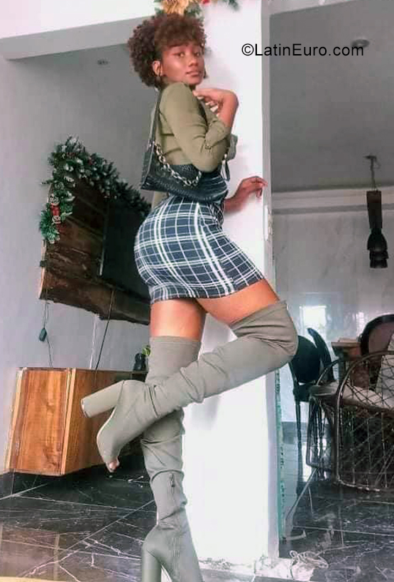 Date this gorgeous Dominican Republic girl Hillary from Santo Domingo DO40385