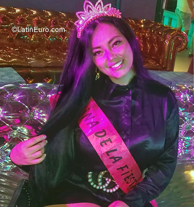 Date this charming Colombia girl Paola from Bogota CO31104