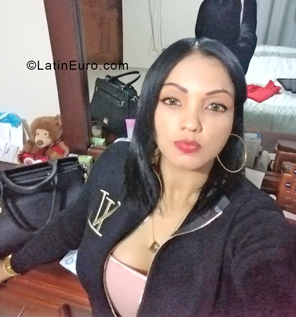 Date this georgeous Dominican Republic girl Tania from Santo Domingo DO40403