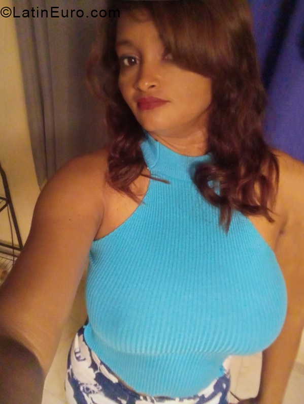 Date this attractive Dominican Republic girl Migdalia from Santo Domingo DO40406