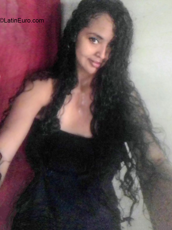 Date this foxy Dominican Republic girl Karina from Santo Domingo DO40415