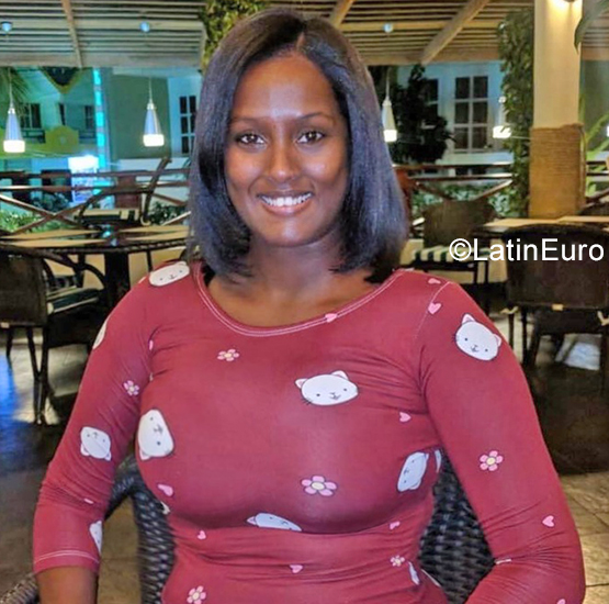 Date this nice looking Dominican Republic girl Yaniles from Santo Domingo DO40467