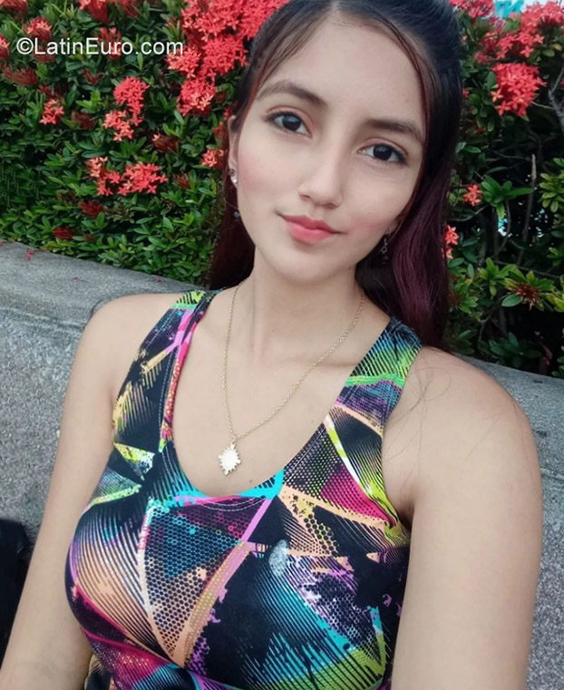 Date this sensual Ecuador girl Angelica from Guayaquil EC885