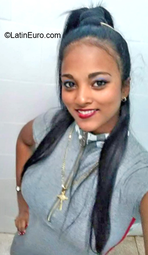 Date this tall Cuba girl Dela from Holguin CU808