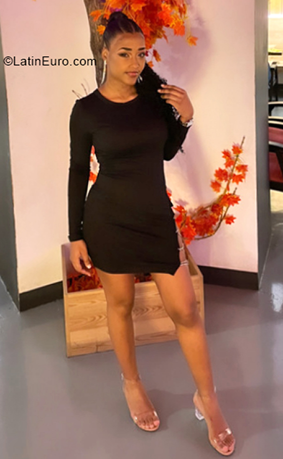 Date this funny Spain girl Maria from Barcelona ES684