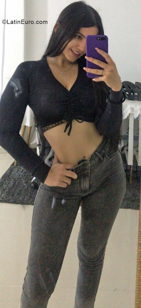 Date this funny Colombia girl Julieth from Medellin CO31337