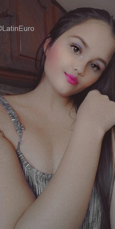 Date this passionate Venezuela girl Camilahiollm from Valencia VE4147