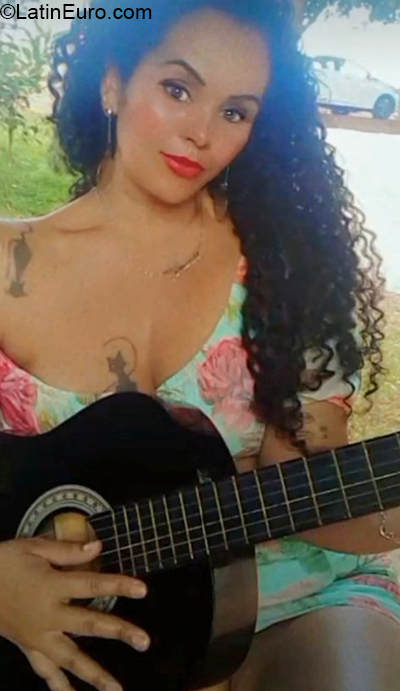 Date this stunning Brazil girl Amanda from Uberlandia BR11729