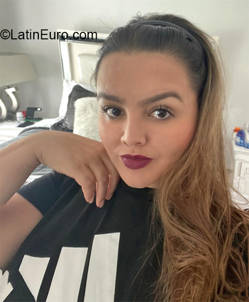 Date this cute United States girl Fernanda from New York US21623
