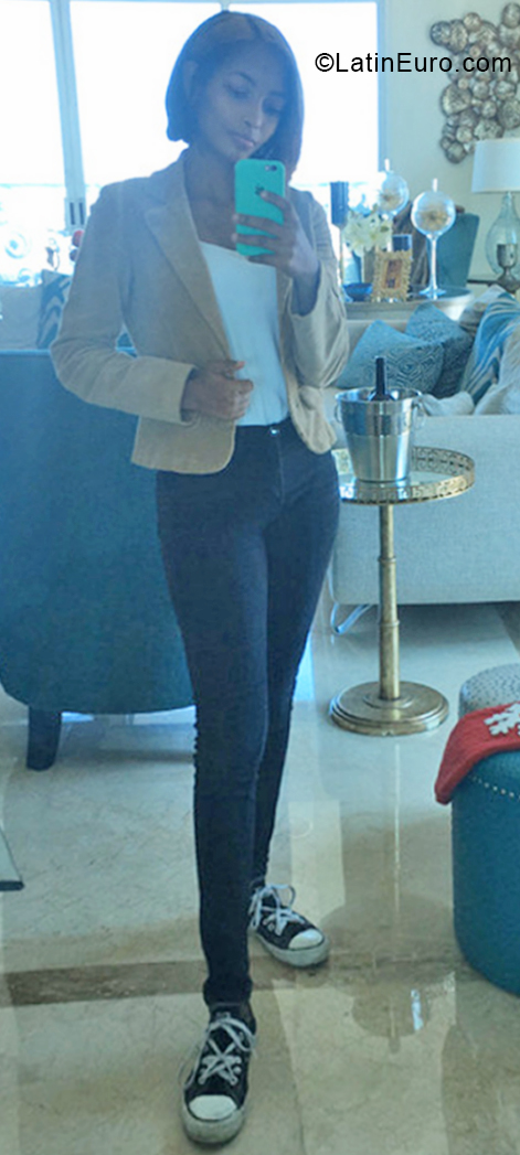 Date this good-looking Dominican Republic girl Perla from Santo Domingo DO55327
