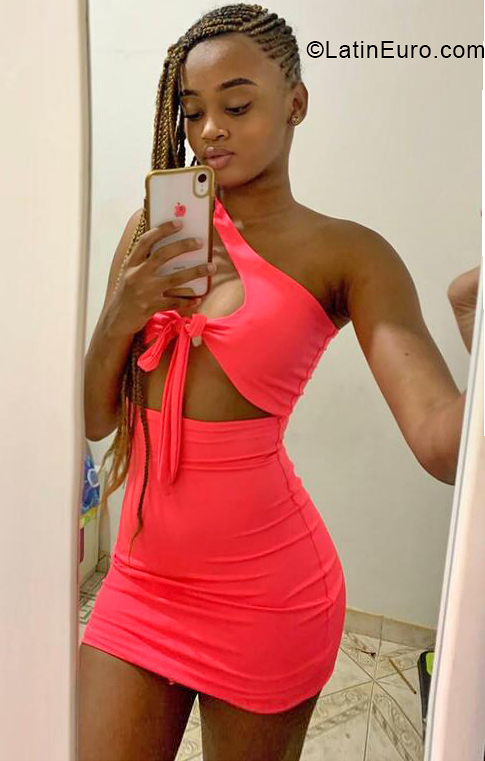 Date this hot Colombia girl Valentina from Cali CO33716