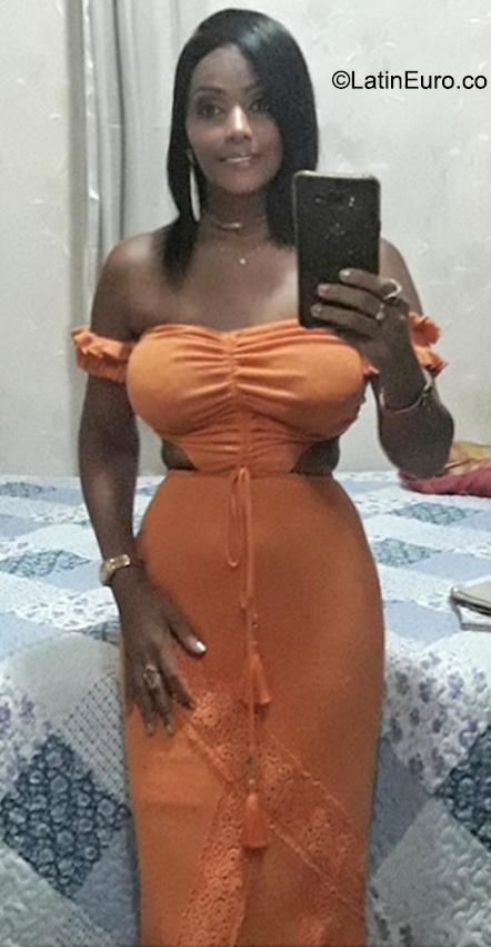 Date this charming Brazil girl Ana Rita from Salvador BR11750