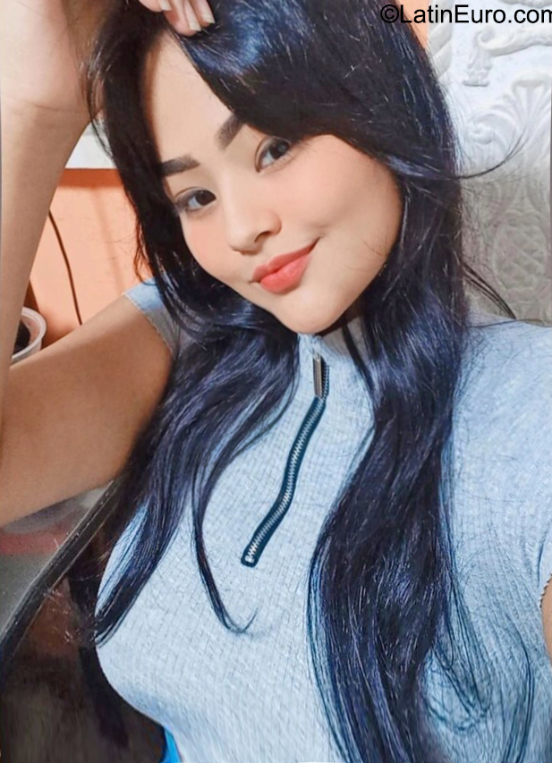 Date this hard body Colombia girl Liliana from Barranquilla CO31540
