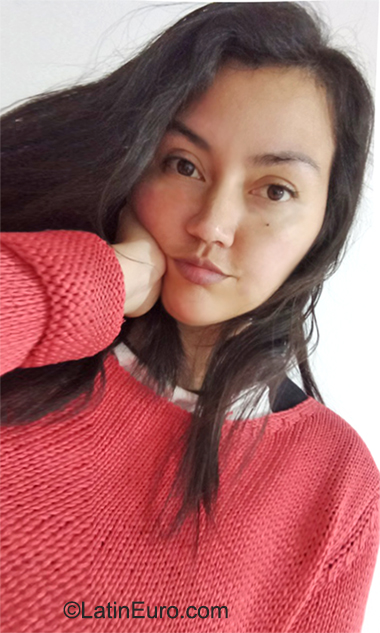 Date this happy Peru girl Luna from Lima PE1988
