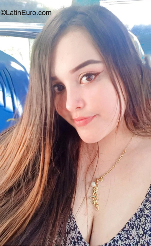Date this nice looking Colombia girl Valentina from Bucaramanga CO31558