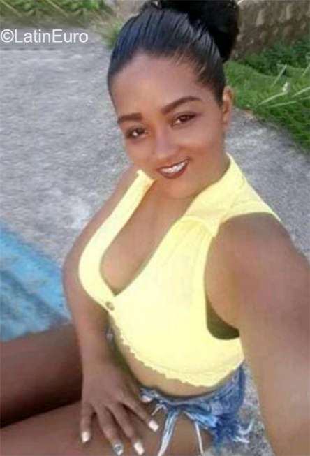 Date this sensual Brazil girl Priscila from Salvador BR11767