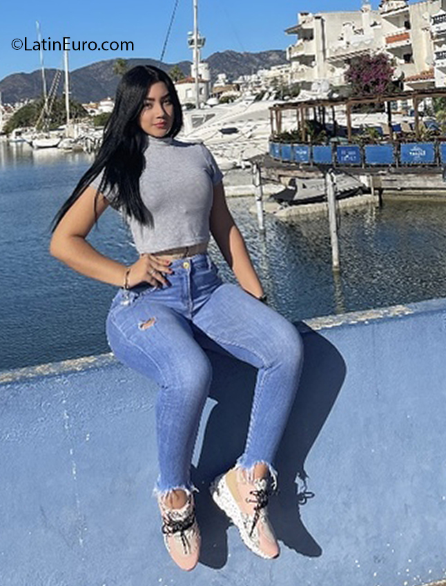 Date this passionate Spain girl Nata_oficial from Barcelona ES701