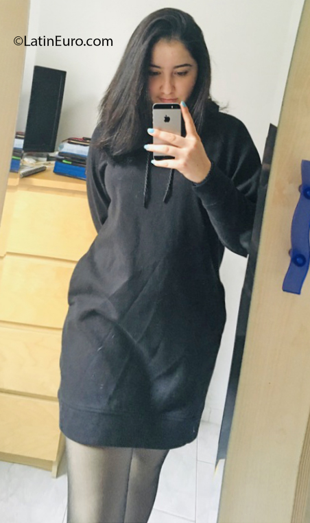 Date this stunning Germany girl Priscila from Gummersbach DE552