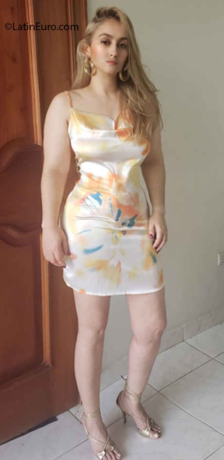 Date this sultry Dominican Republic girl Alondra from Santiago DO40754