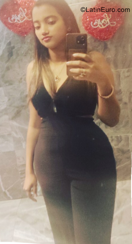 Date this passionate Dominican Republic girl DURELIS from Santo Domingo DO40761