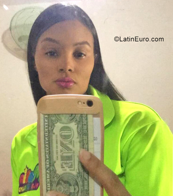 Date this pretty Dominican Republic girl Eli from Santiago DO40787