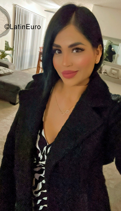 Date this pretty United States girl Maribel from San Diego US21728