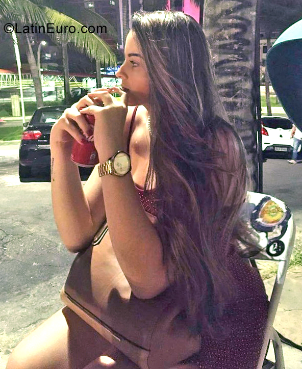 Date this lovely Brazil girl Lais from Salvador BR11870