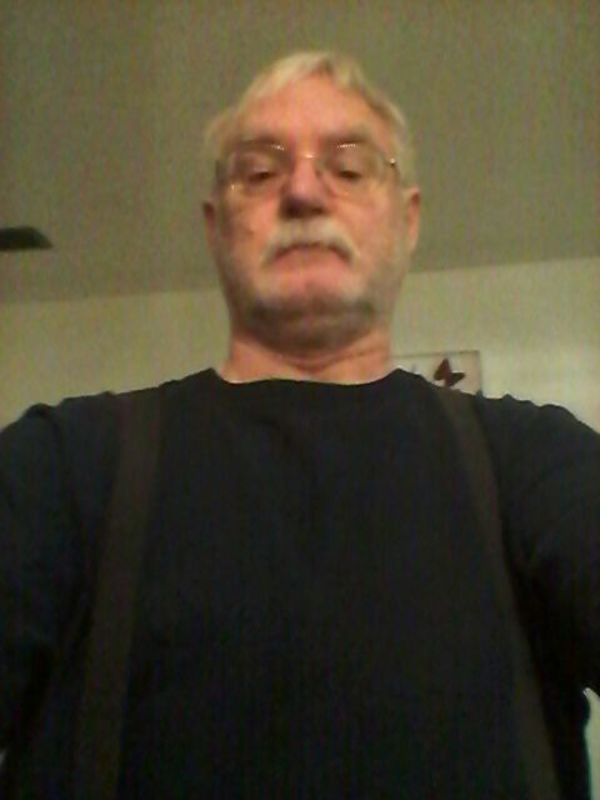 Date this voluptuous Canada man Michael from Vancouver CA872