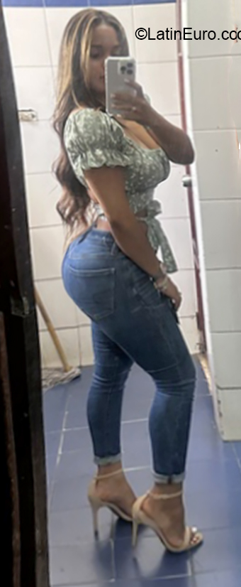 Date this exotic Dominican Republic girl Luna from Santo Domingo DO40823