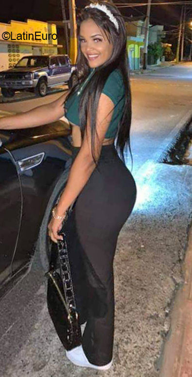 Date this athletic Dominican Republic girl Camila peguero from Santo Domingo DO40834