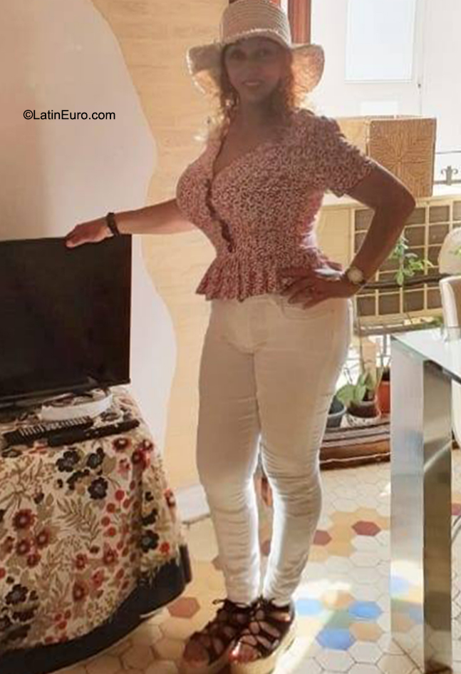 Date this gorgeous Spain girl Maviana from Valencia ES714