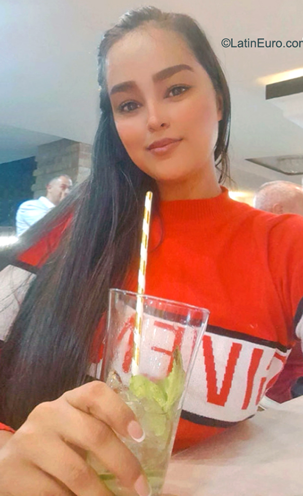 Date this hard body Colombia girl Xiomara from Medellin CO31792