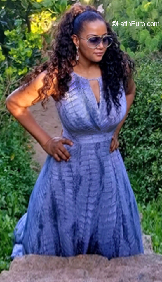 Date this charming Brazil girl Simone from Rio De Janeiro BR12428