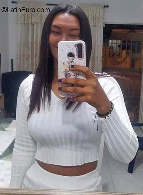 Date this charming Colombia girl Kiara from Cali CO31898