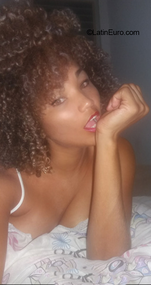 Date this charming Brazil girl Lianda from Salvador BR12020
