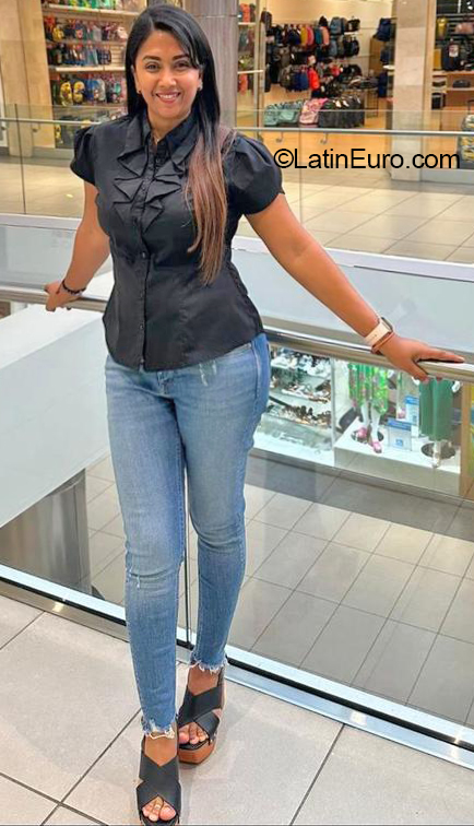 Date this beautiful Dominican Republic girl Wendy from Santo Domingo DO40953