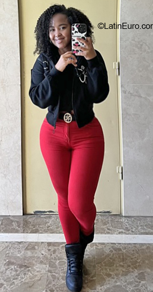 Date this hard body Spain girl Maryi from Valencia ES722