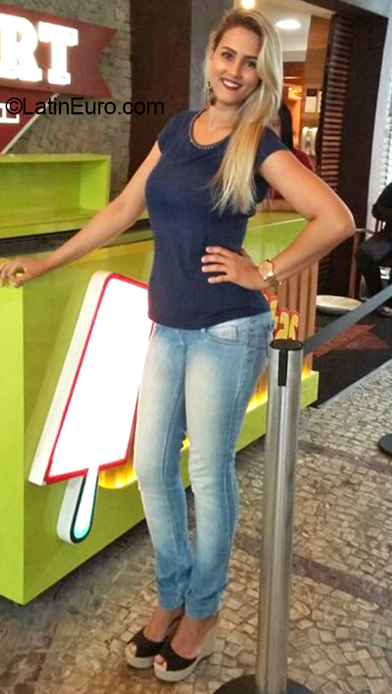 Date this sultry Brazil girl Nathalia from Rio De Janeiro BR12085