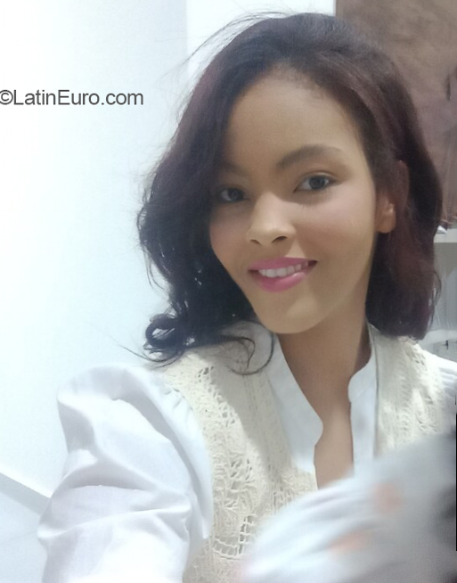Date this exotic Brazil girl Debora from Recife BR12090