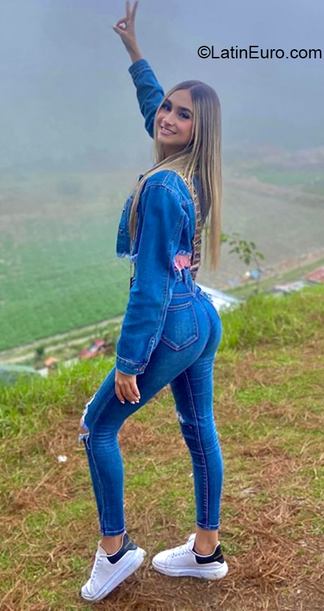 Date this nice looking Venezuela girl Leita from San Francisco VE4270