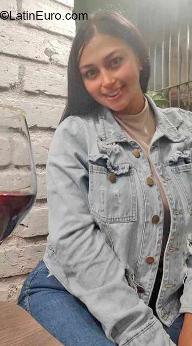 Date this athletic Colombia girl Elizabeth from Medellin CO32093