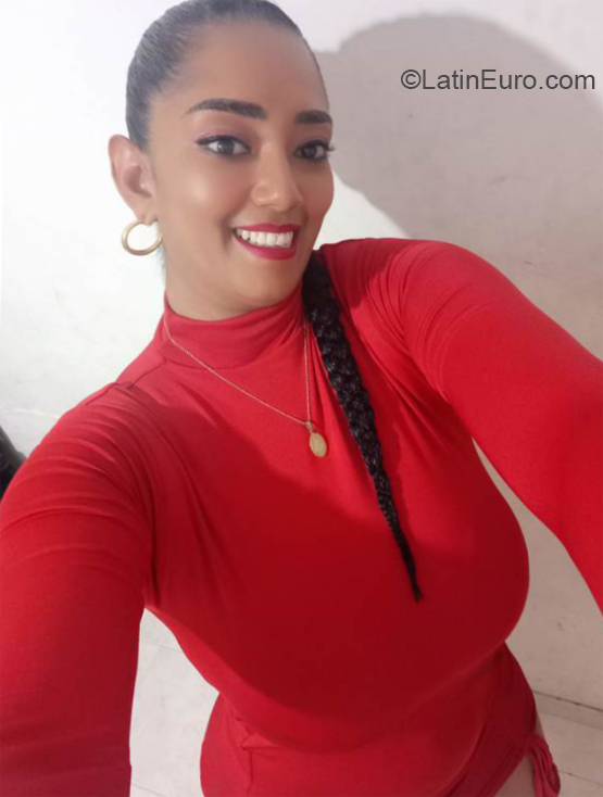 Date this hard body Colombia girl Yohanna from Cali CO33315