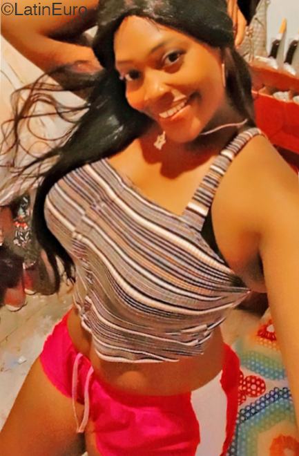 Date this sultry Dominican Republic girl Darlin from La Romana DO41170