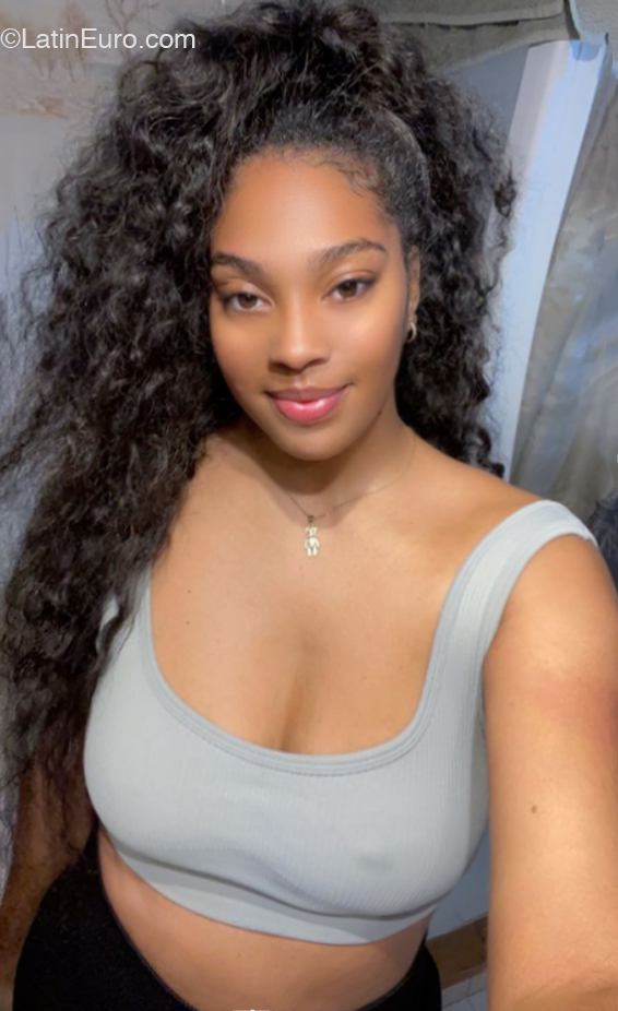 Date this passionate Spain girl Michel from Barcelona ES733