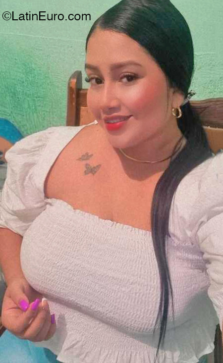 Date this voluptuous Venezuela girl Fabiola from Maracaibo VE4307